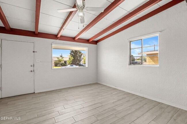 Building Photo - 550 Dolan St