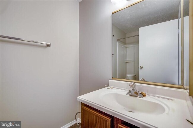 Building Photo - 551 Heather Ridge Dr