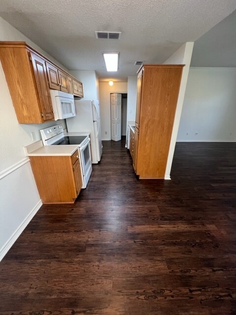 Kitchen and dining area - 1706 Woodside Ln