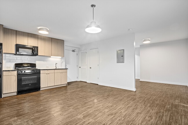 Building Photo - 5411 N Winthrop Ave