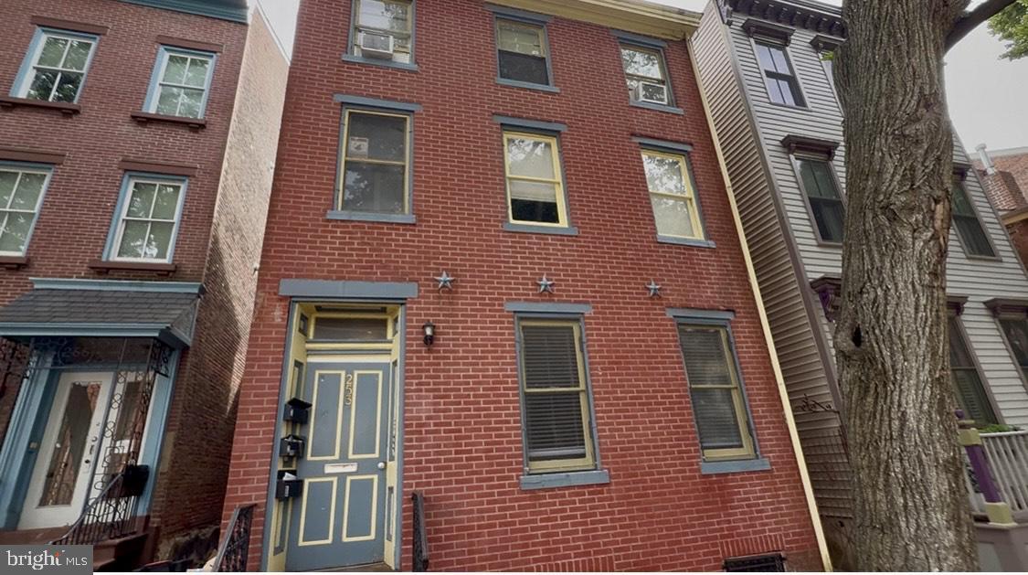 Primary Photo - 253 Mercer St
