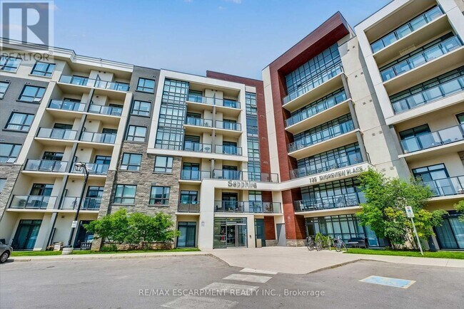 Building Photo - 125-125 Shoreview Pl