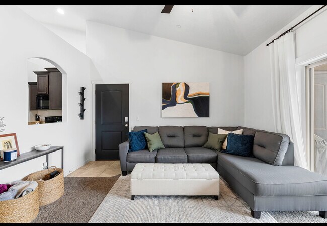 Building Photo - 203 E Jordan Ridge Blvd
