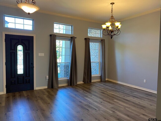Foto del edificio - 5402 Andover Dr