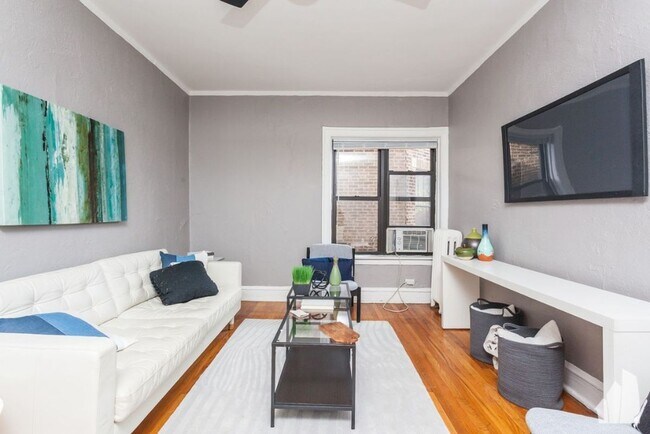 Foto del edificio - 629 W Cornelia Ave