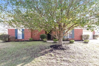 Building Photo - 10953 Oak Leaf Dr
