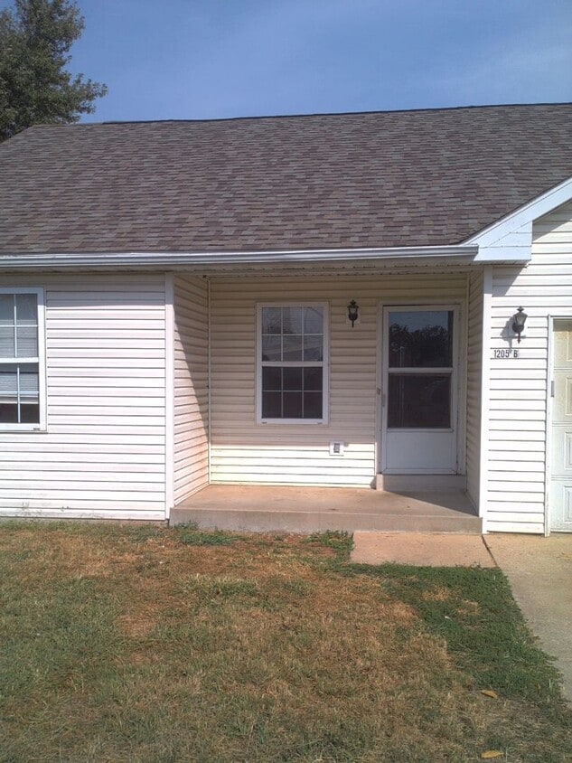 Primary Photo - 1205 W Springfield St