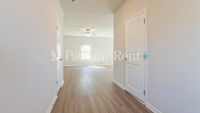 Foto del edificio - 6304 Lowe Ln