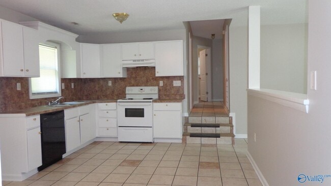 Foto del edificio - 4704 Lumary Dr NW