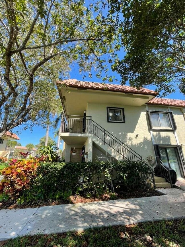 Building Photo - 436 Lakeview Dr