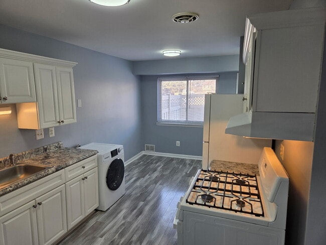 Kitchen/Dining - 24943 Mayfair St