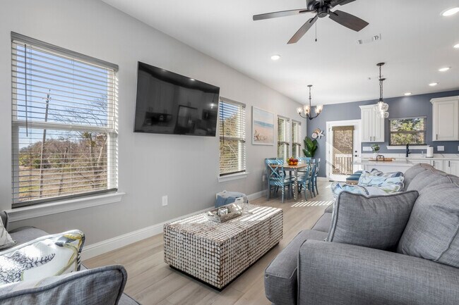 Foto del edificio - 135 Brady Dr