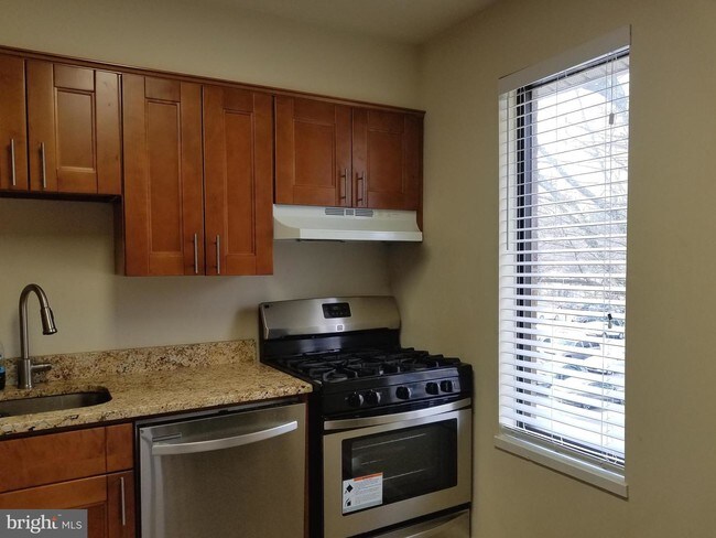 Foto del edificio - 5472 Cedar Ln