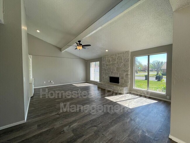 Building Photo - 8937 N Eagle Ln
