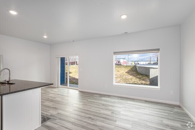 3HAB, 3BA - 1.480SF - Eastside Estates