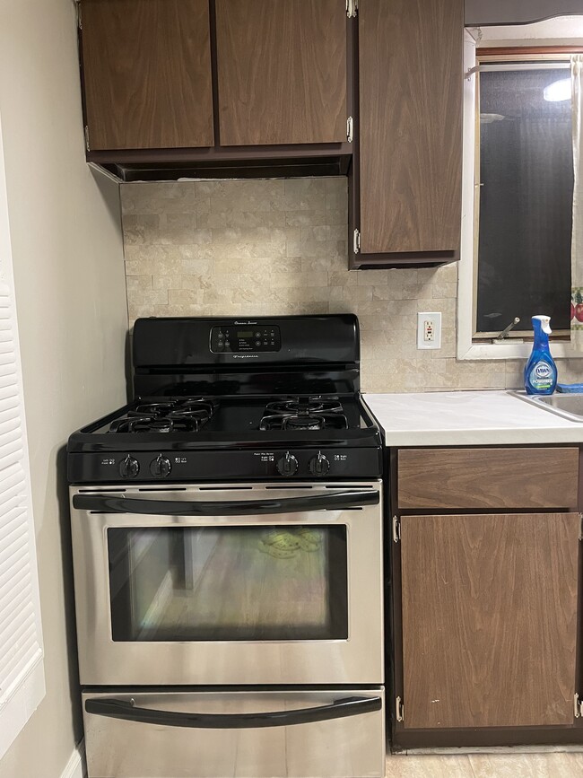 Kitchen - 735 Chili Ave
