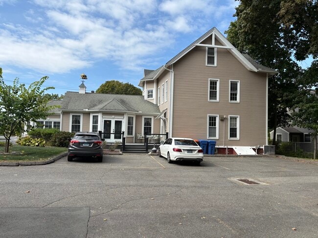 Building Photo - 687 Broad St