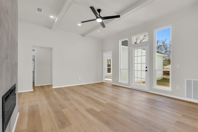 Foto del edificio - 8691 Pebblebrook Dr