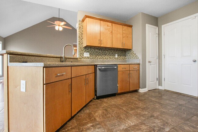Building Photo - Pet Friendly Three Bedroom!
