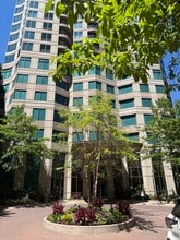 Building Photo - 400 N La Salle Dr