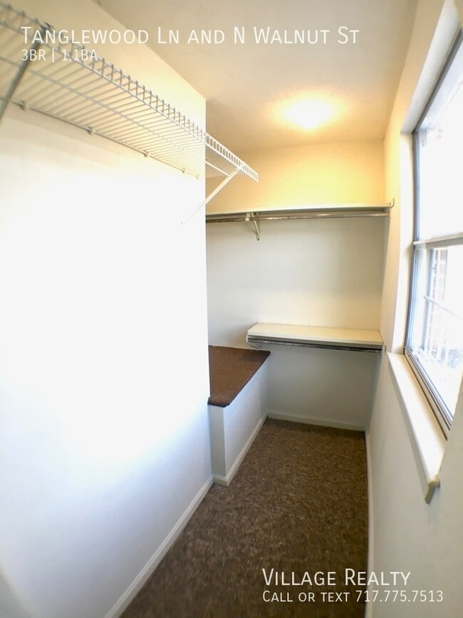 Foto del edificio - 410 Tanglewood Ln