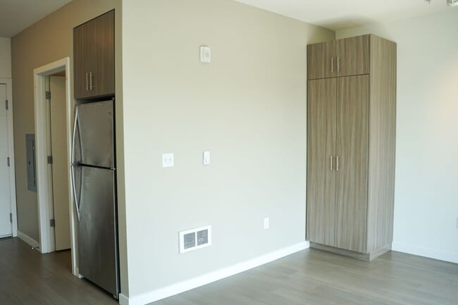 Building Photo - Sellwood: Modern Light & Bright Studio Rea...