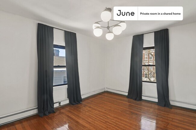 Foto del edificio - Room in Shared 6 bed/2 bath home