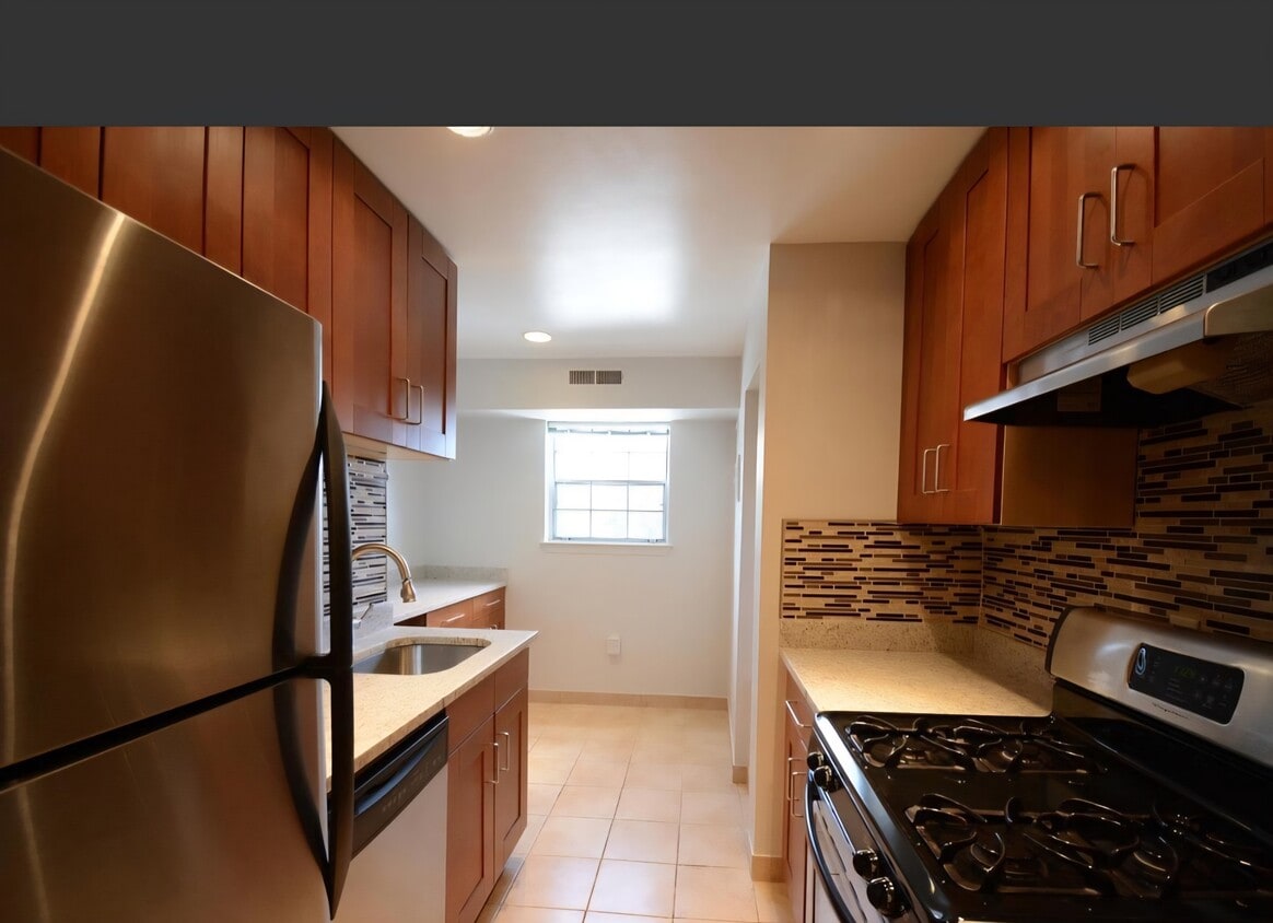 Building Photo - 5925 Quantrell Ave