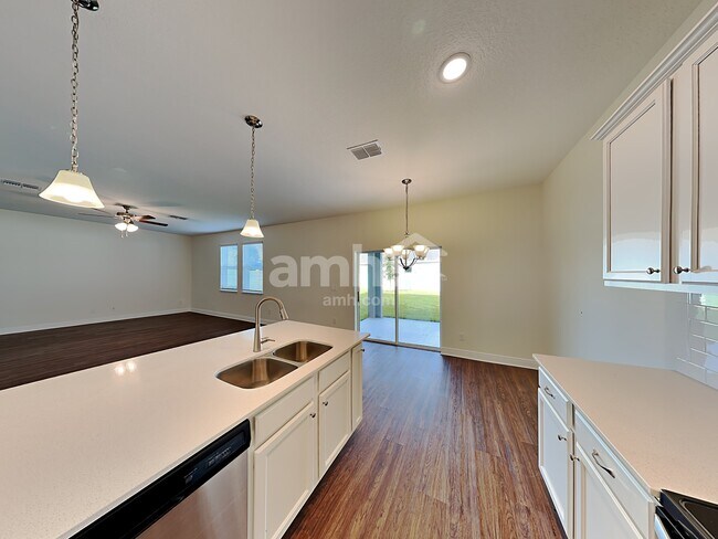 Building Photo - 815 Heavenly Dr