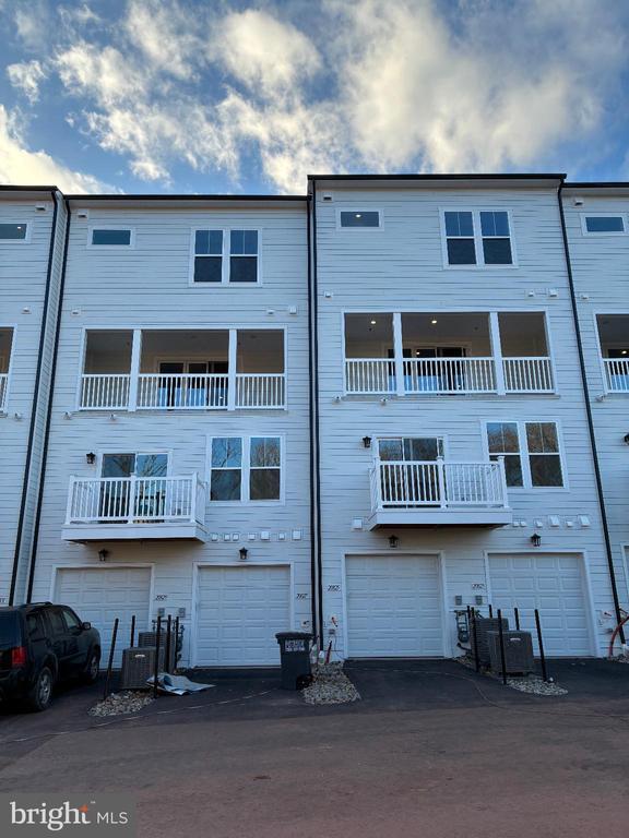 Building Photo - 20827 Cloongee Ter