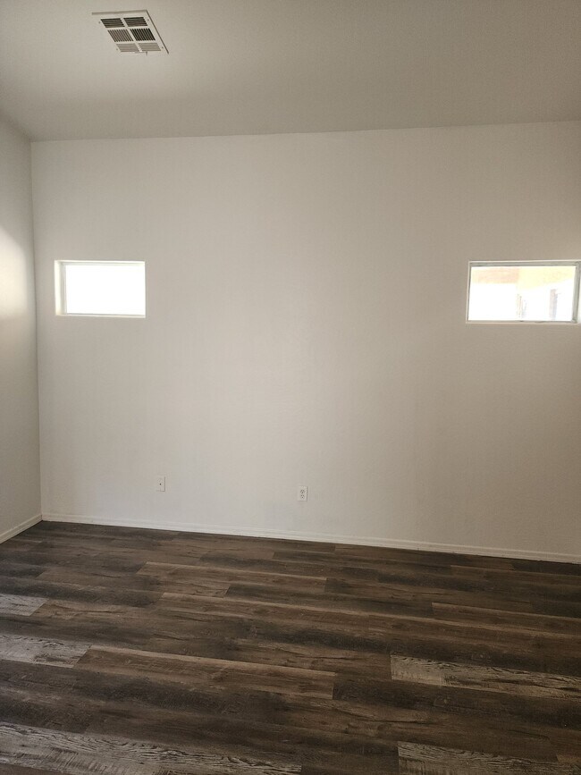 Foto del edificio - 36455 W Alhambra St