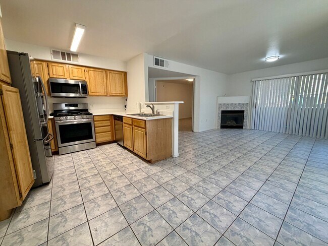 Foto del edificio - 5710 E Tropicana Ave