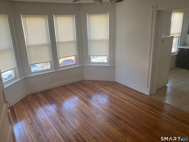 Building Photo - 473 Howard Ave