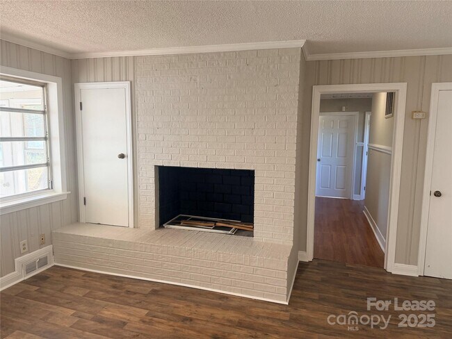 Foto del edificio - 5226 Indian Trail Fairview Rd