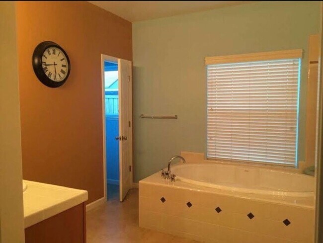 Building Photo - 3 br, 2 bath House - 3198 N Arroyo Ave