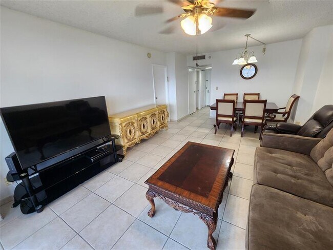 Foto del edificio - 20379 W Country Club Dr