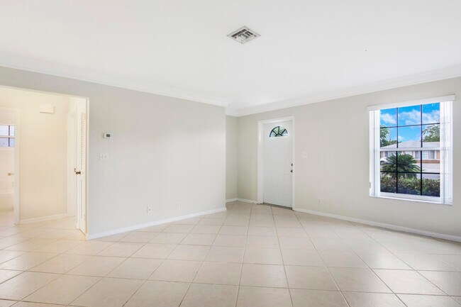 Foto del edificio - 527 W Jasmine Dr