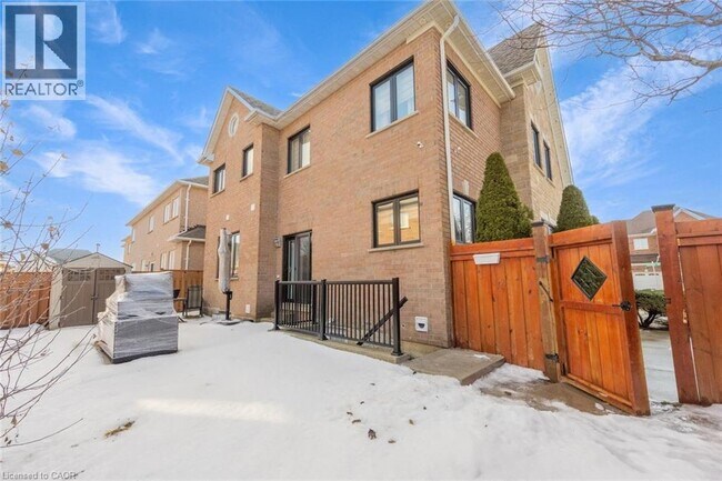 Photo du bâtiment - 1 Banks Dr