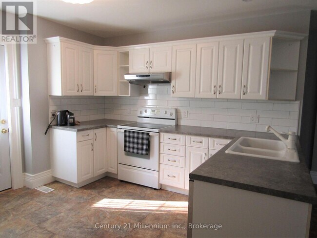 Building Photo - 316 Centre St