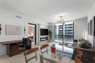 Building Photo - 1000 Brickell Plaza