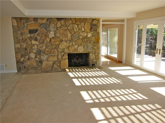 Foto del edificio - 7250 Berry Hill Dr