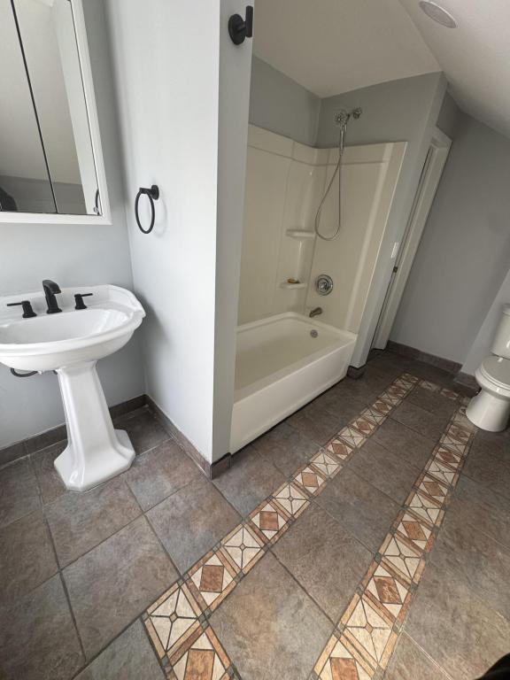 Building Photo - 116 N Hickory St