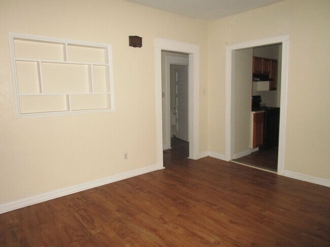 Foto del edificio - Corner Lot Home 3 Bedroom/ 1 Bathroom