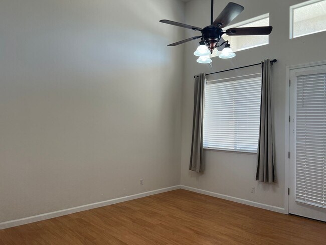 Foto del edificio - 5835 W Athens Ave