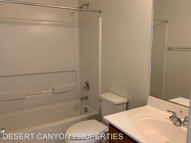 Building Photo - 4 br, 3 bath House - 175 E Bluejay Dr