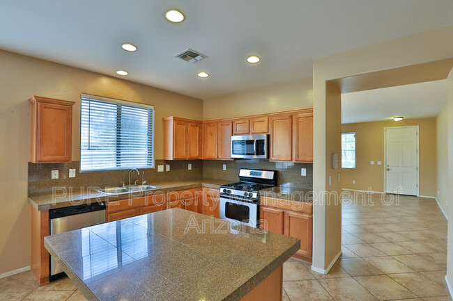 Building Photo - 38005 N Pagoda Ln