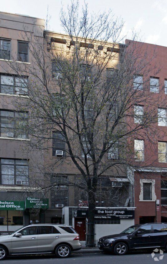 Building Photo - 233 W 14th St