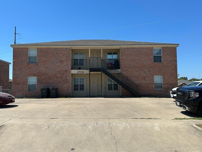 Foto del edificio - 2708 Garland Dr