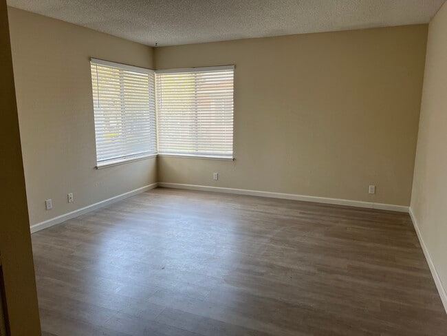 Building Photo - 5042 Bridgepointe Pl