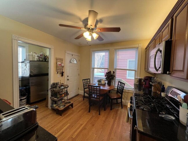 Foto del edificio - 3 bedroom in Somerville MA 02144